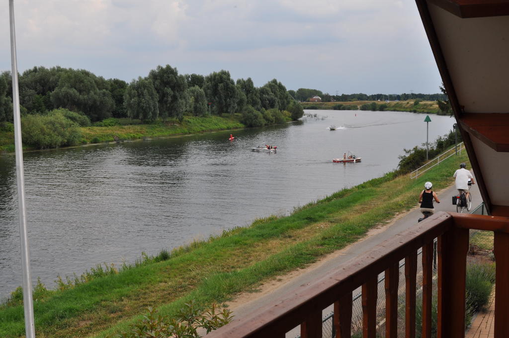 Thuiskomen, Genieten Aan Het Water Βίλα Maaseik Δωμάτιο φωτογραφία